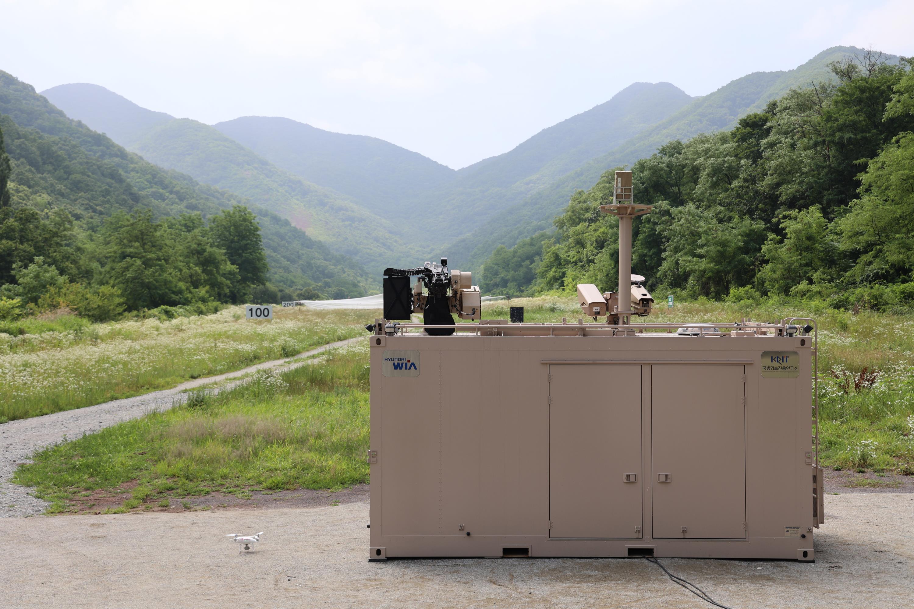 <FIgure> On July 5th, HYUNDAI WIA conducted the ADS hard kill firing test, which was held at the firing range in Chungcheonbuk-do. The picture was provided  by HYUNDAI WIA.