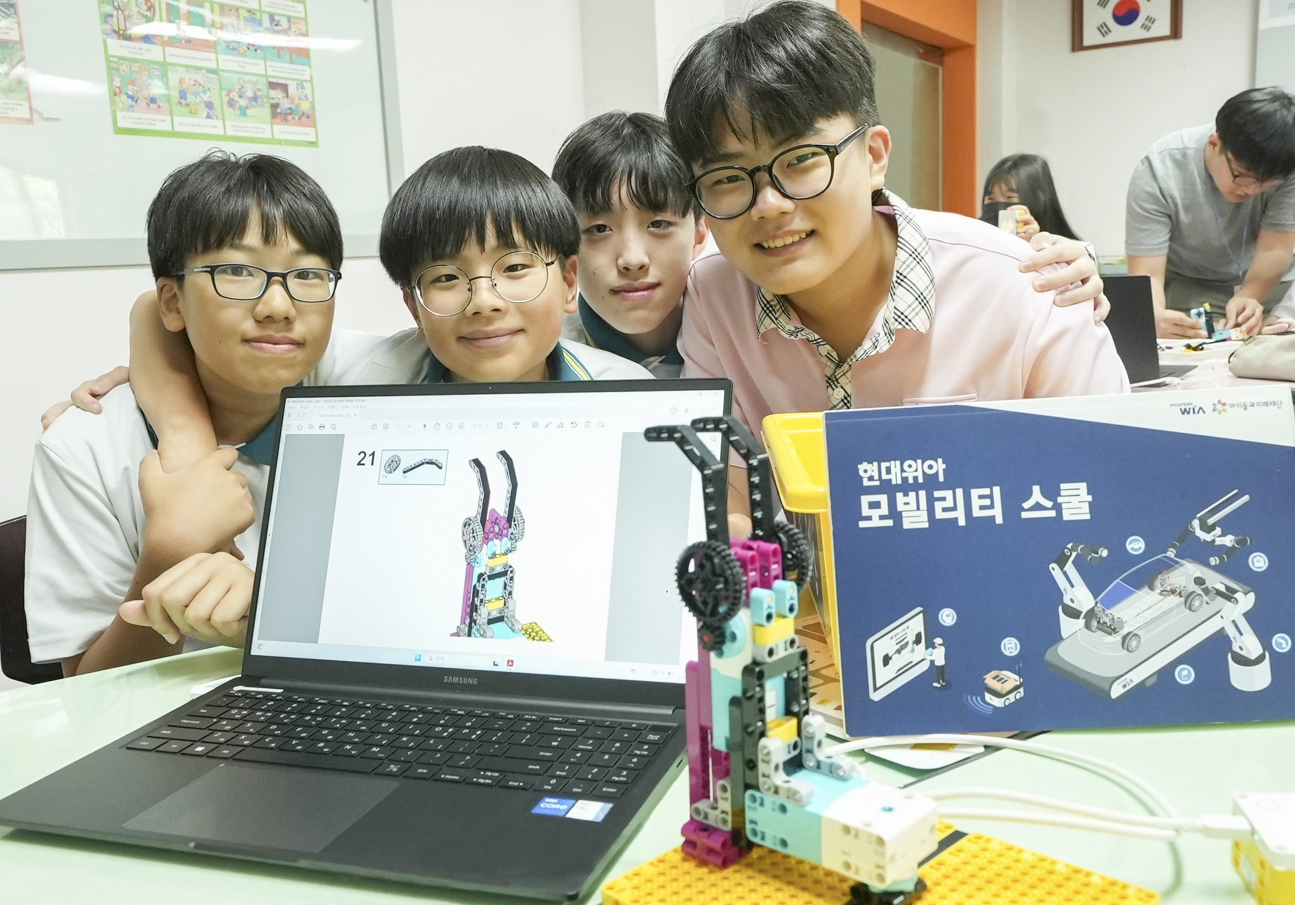 <Photo Description> Gocheon Middle School students actively participating ‘Mobility School’ held at Uiwang-si, Gyeonggi-do. Courtesy of HYUNDAI WIA