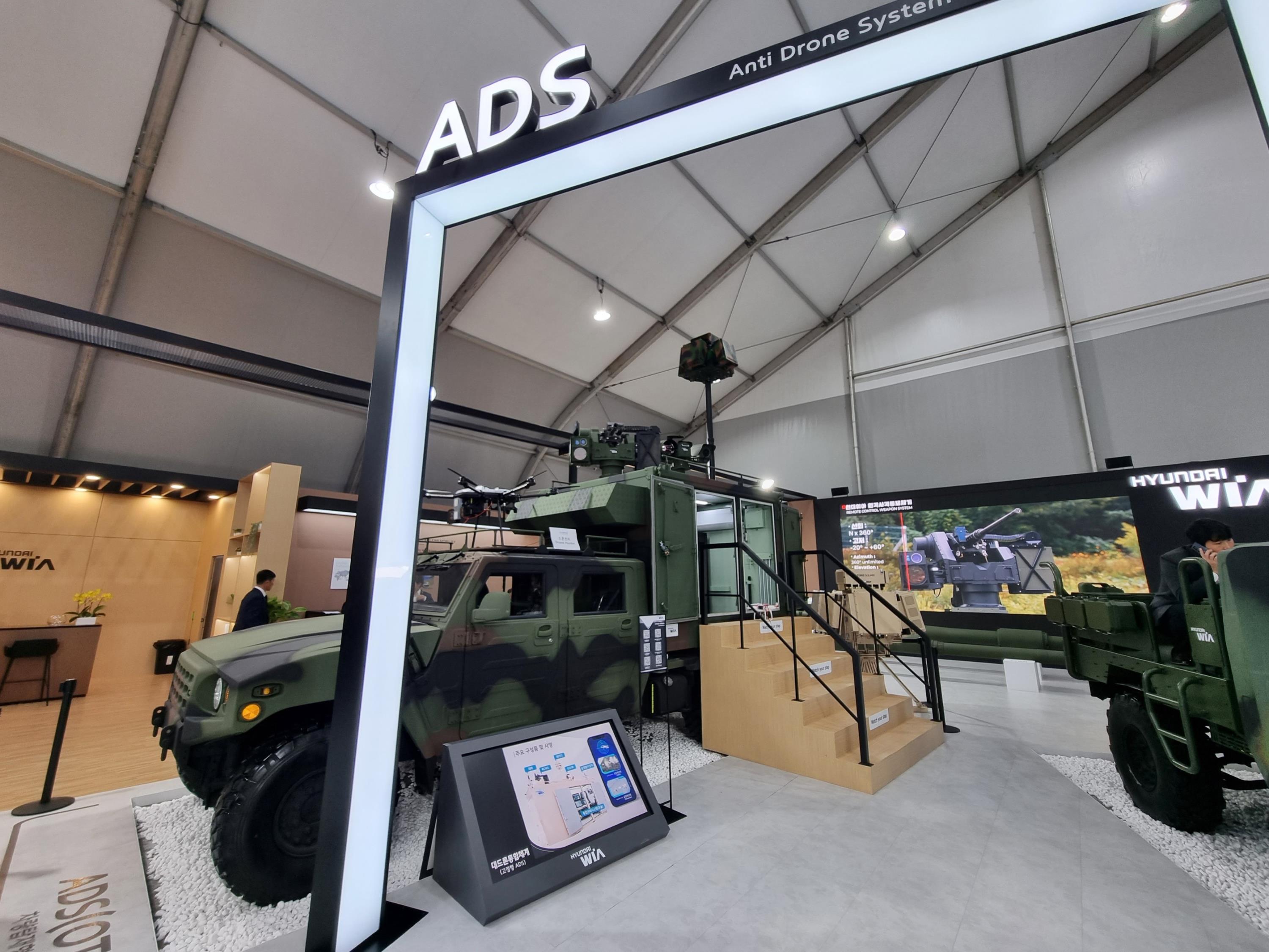 On October 17th, HYUNDAI WIA displayed ‘Anti Drone System (ADS)’ at the Seoul ADEX 2023, which was held at at the Seoul International Airport in Seongnam-si, Gyeonggi-do. Courtesy of HYUNDAI WIA.